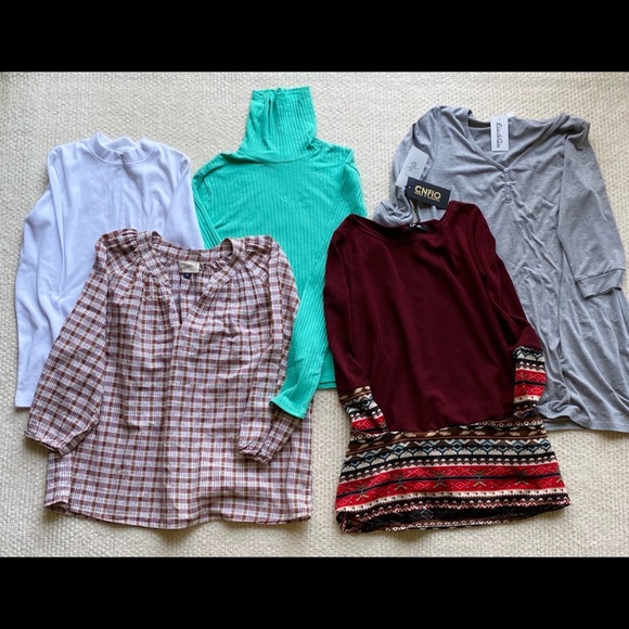 Bundle of 11 women’s tops and sweaters (medium) - Picture 3 of 3